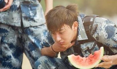 明星吃瓜买瓜是谁啊图片,揭秘娱乐圈神秘事件幕后真相