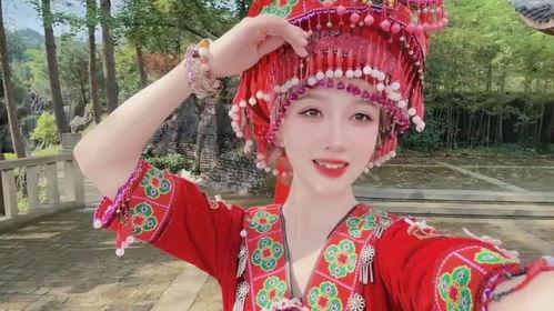 苗族小姐姐吃瓜,苗族小姐姐的夏日吃瓜时光