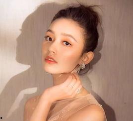 吃瓜鲶鱼系女星,美貌与智慧并存的娱乐圈新势力