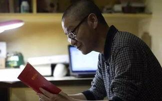 爸妈忙着吃瓜,家庭温馨时光如何守护？