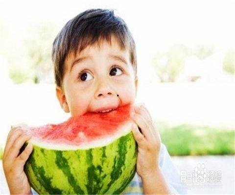 划水摸鱼看戏吃瓜,划水摸鱼，看戏吃瓜的悠闲生活