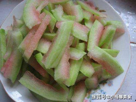 成都女子吃瓜,揭秘网络热议背后的真相