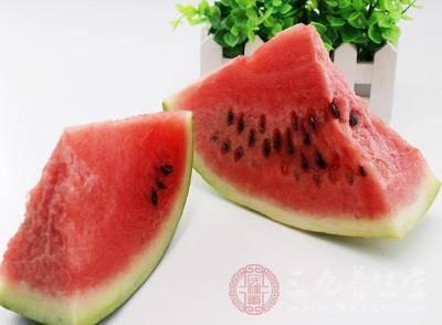 姨妈来了吃瓜,女性生理期饮食小贴士”