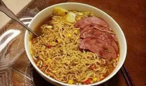 小瓜视频吃泡面,泡面美食大比拼，谁才是泡面达人？