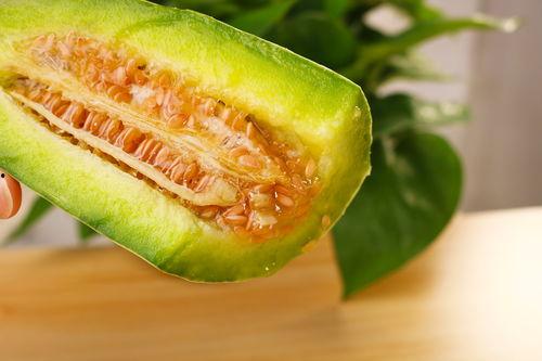 吃沉浸式羊角蜜瓜