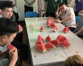 班级的吃瓜比赛,瓜香四溢，欢乐满园