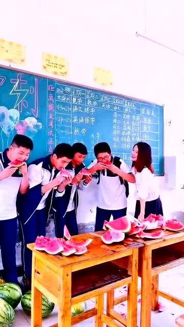 班级的吃瓜比赛,瓜香四溢，欢乐满园