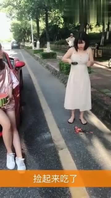 街头女吃瓜,揭秘都市女性的闲聊生活