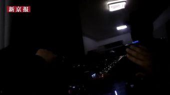 轻生女孩在线吃瓜,轻生女孩在线吃瓜引发关注