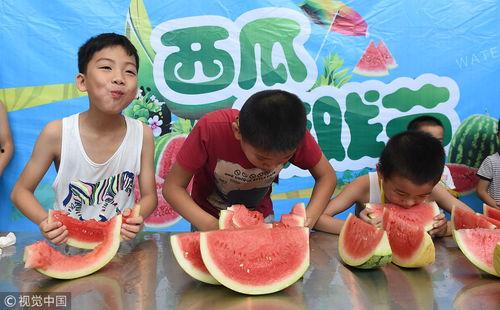 趣味吃瓜比赛,趣味吃瓜大赛欢乐无限