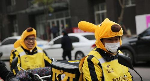 骑手小哥吃瓜图片